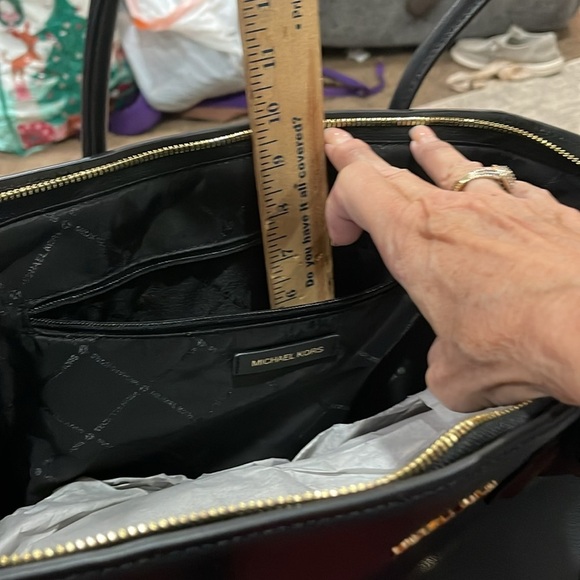 Black large tote , Michael Kors suede sides. Beautiful NEW - Picture 4 of 9